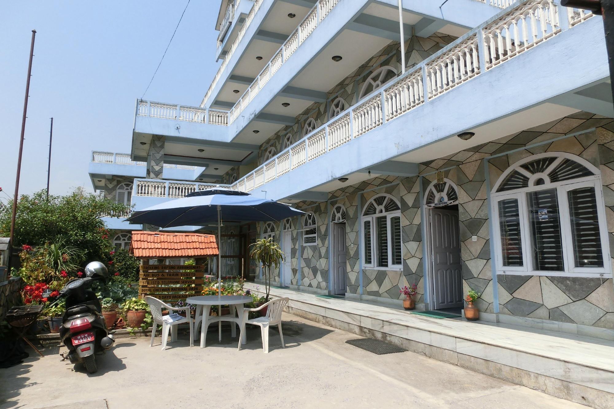 Hotel Rockland Pokhara Esterno foto