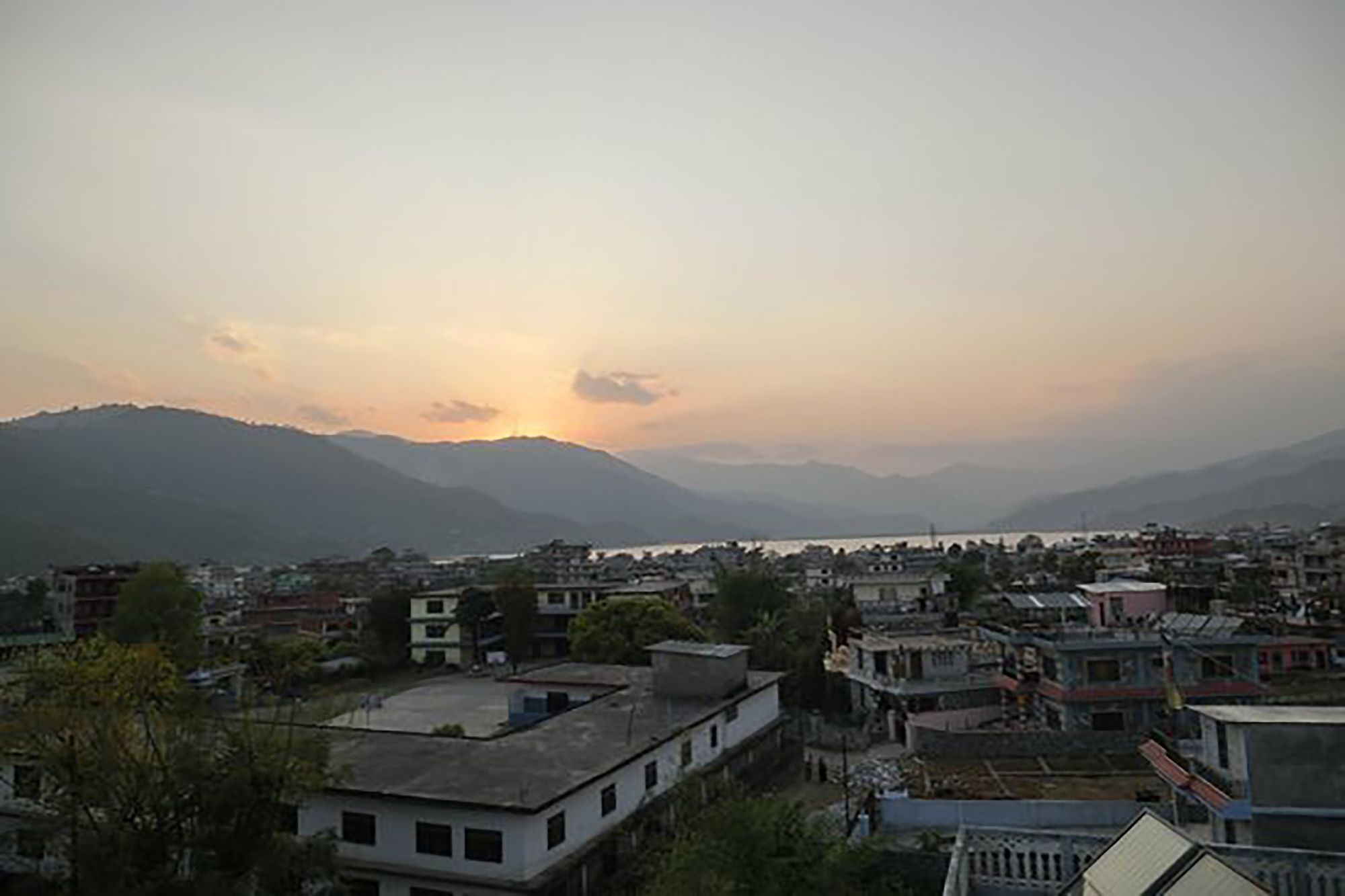 Hotel Rockland Pokhara Esterno foto